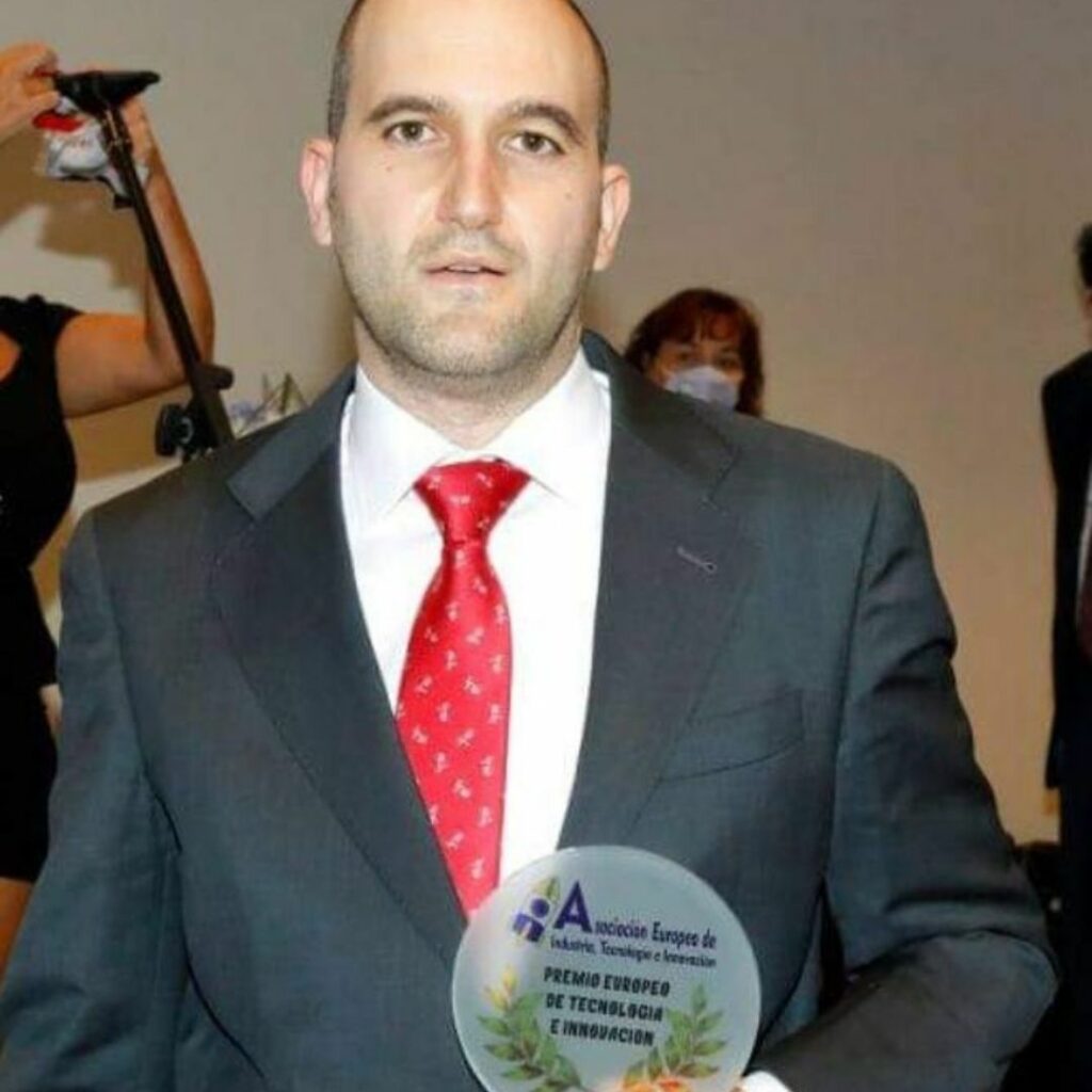 Premio Dr. Gómez Ulla a la ExcelPremio Europeo de Tecnología Innovación - Dr. Pablo Martínez | KLINIK PM