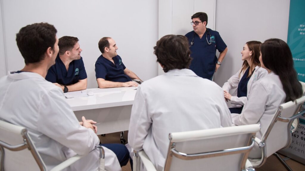 Traumatólogo en Alicante - El Equipo del Dr. Pablo Martínez | KLINIK PM